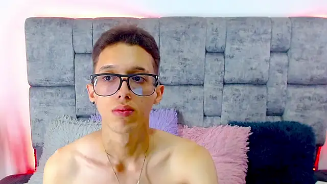 Snapshot of skinny_bigcock02 chatting on February 26, 7:36 pm skinny bigcock02 online show from February 26, 7:36 pm