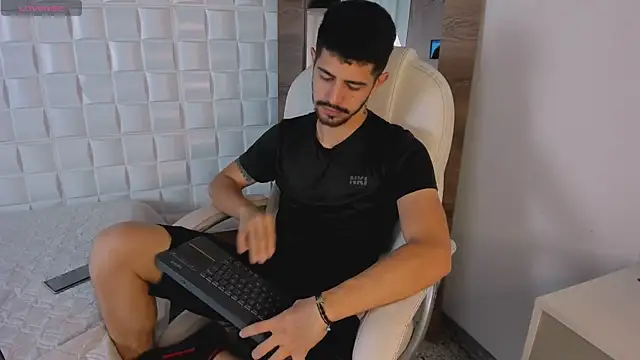 AlejandroStormm online show from October 13, 9:10 pm