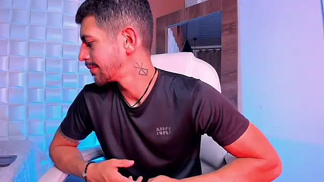 AlejandroStormm online show from December 5, 9:00 pm