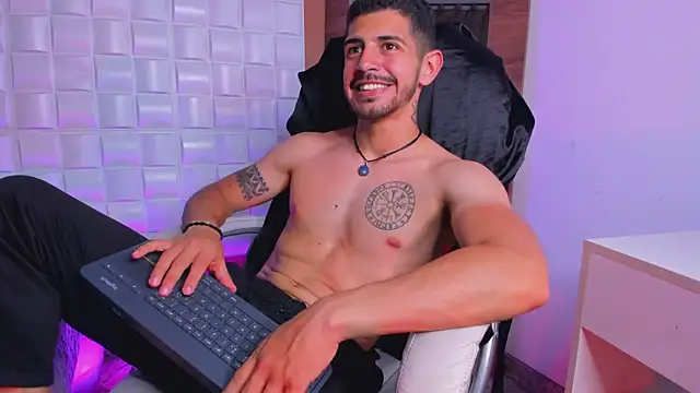 AlejandroStormm online show from December 4, 8:49 pm