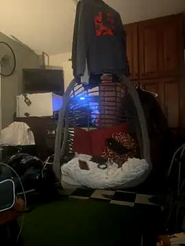 Polaroid White online show from December 17, 7:04 am