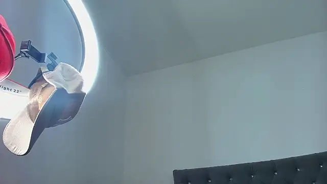 Snapshot of Maximiliano__Fire chatting on October 18, 8:03 pm Maximiliano Fire online show from October 18, 8:03 pm