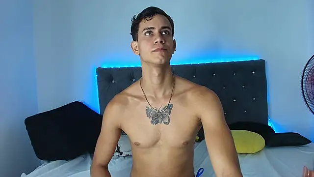 Snapshot of Maximiliano__Fire chatting on September 8, 7:02 pm Maximiliano Fire online show from September 8, 7:02 pm