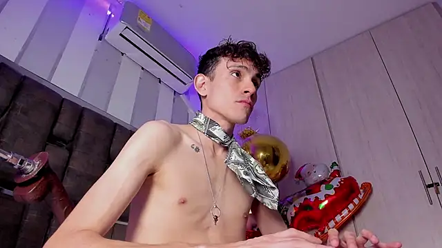 ValentinoMoreti online show from December 15, 6:10 am