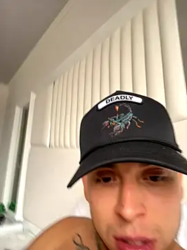 Cristopher1112 online show from November 24, 12:39 pm