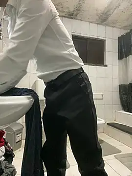 rogerdik76 online show from April 13, 5:30 am