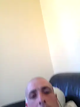 Davideee77777 online show from May 3, 3:37 pm