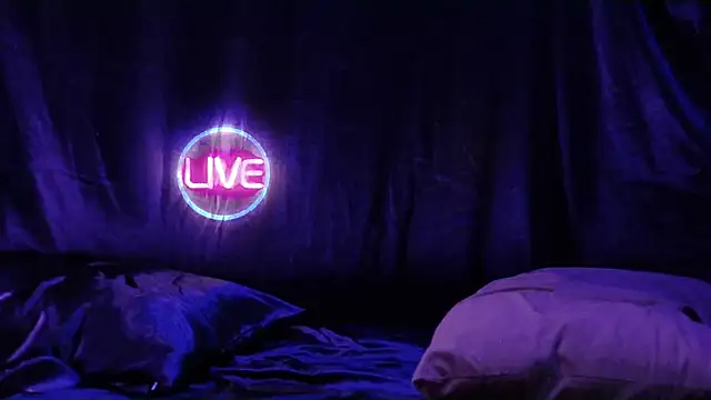 Snapshot of MickDollz chatting on March 5, 4:13 am MickDollz online show from March 5, 4:13 am