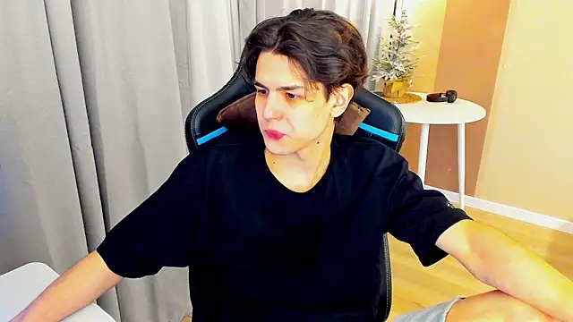 TravisRevas online show from February 3, 3:04 am