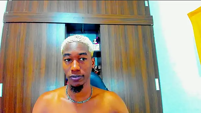 Dreamastercum  online show from November 3, 10:11 pm