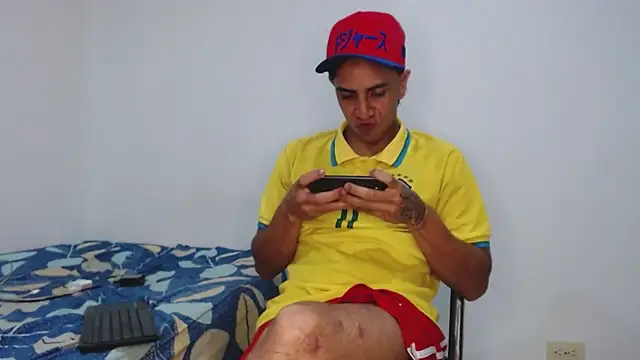 Monkey uchiha777 online show from December 1, 10:46 pm