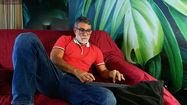 Snapshot of LukeCrews chatting on October 6, 6:23 pm LukeCrews online show from October 6, 6:23 pm