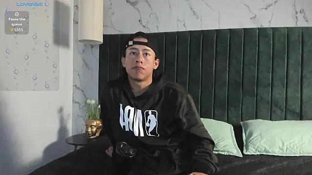 labrinthteasing online show from February 1, 1:32 pm