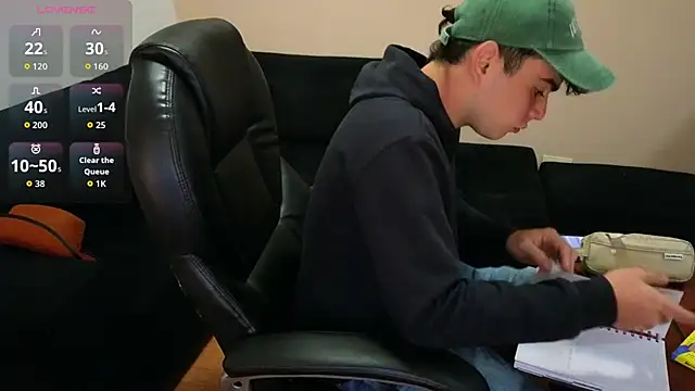 lukeboyce33 online show from February 13, 12:06 am