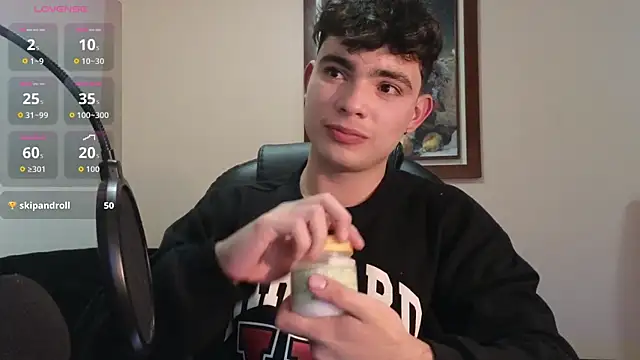 lukeboyce33 online show from March 2, 5:08 am