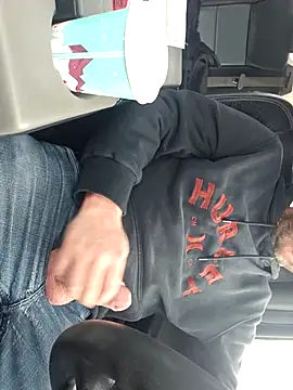 cumplay19850 online show from November 18, 6:00 pm