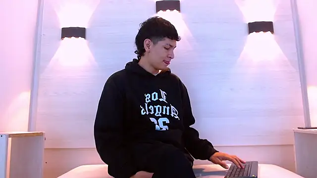 Jhojan twink online show from December 17, 12:56 pm