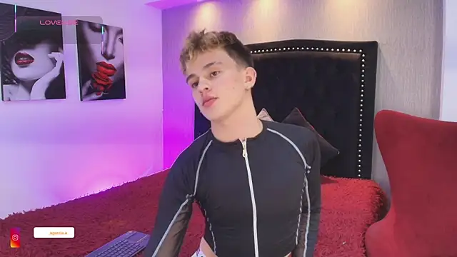 LiamWildx20 online show from December 4, 5:36 am