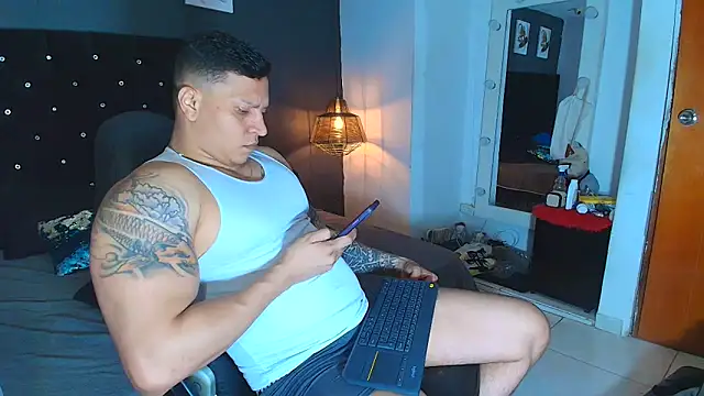 ethan dalton  online show from November 1, 3:21 am