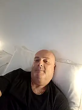 Snapshot of Alexis_Bull chatting on October 13, 10:05 pm Alexis Bull online show from October 13, 10:05 pm