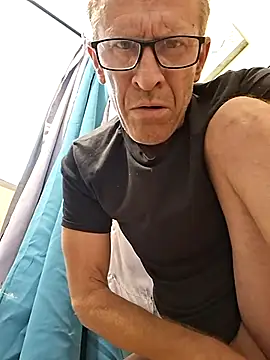 Snapshot of moasslicker chatting on October 14, 7:21 pm moasslicker online show from October 14, 7:21 pm