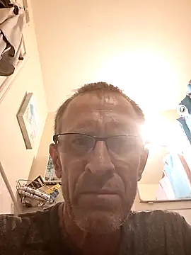 Snapshot of moasslicker chatting on September 12, 11:10 am moasslicker online show from September 12, 11:10 am