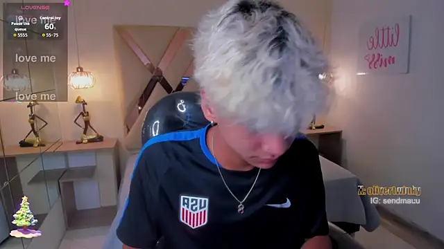 OliverTwinky online show from November 15, 1:35 pm