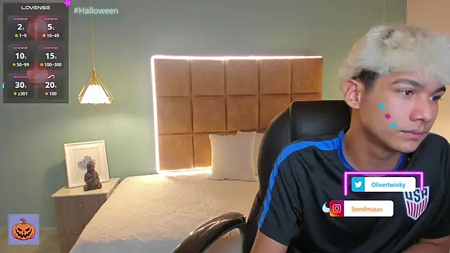 OliverTwinky online show from October 8, 9:30 pm