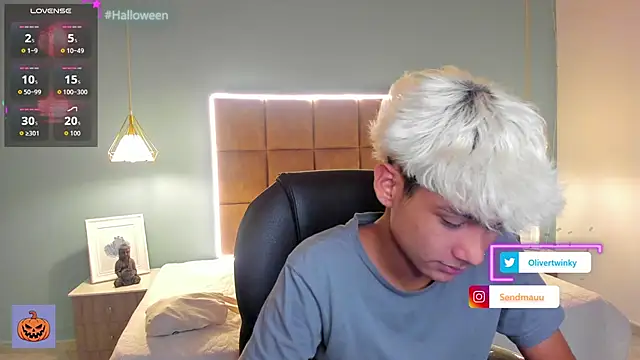 OliverTwinky online show from October 9, 9:31 pm