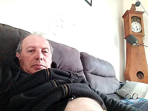 Snapshot of Vince072 chatting on October 20, 11:25 am Vince072 online show from October 20, 11:25 am