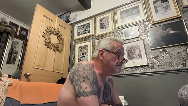 poggles online show from March 1, 11:04 pm