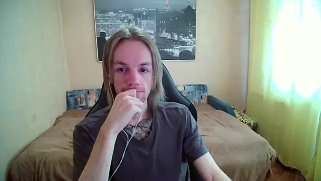 Snapshot of AdamDickens chatting on September 12, 9:31 am AdamDickens online show from September 12, 9:31 am