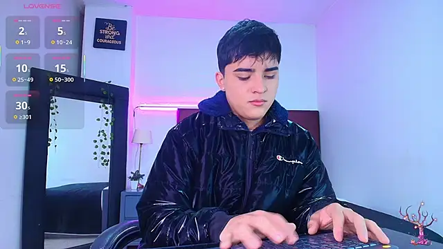 Snapshot of Lucass_love chatting on October 16, 1:30 pm Lucass love online show from October 16, 1:30 pm