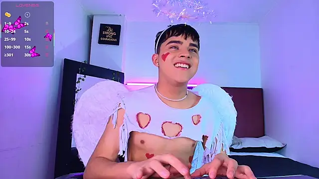 Snapshot of Lucass_love chatting on September 10, 1:32 pm Lucass love online show from September 10, 1:32 pm
