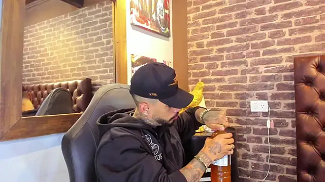 VinzenzRizzo online show from November 5, 4:36 am