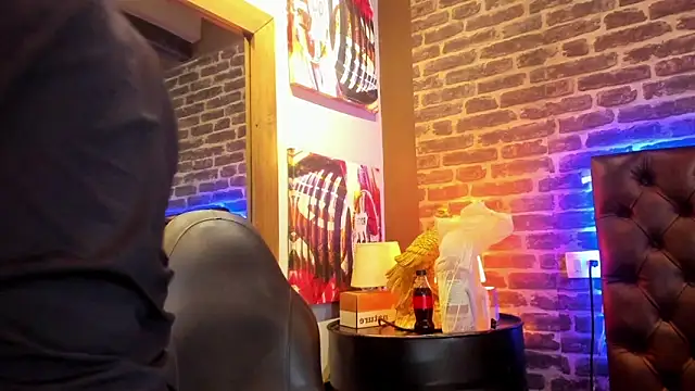 VinzenzRizzo online show from November 25, 4:25 am