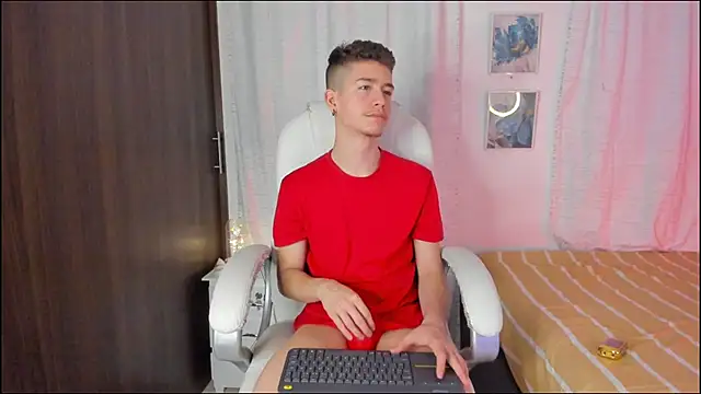 Snapshot of ThiagooJames chatting on September 20, 3:17 am ThiagooJames online show from September 20, 3:17 am