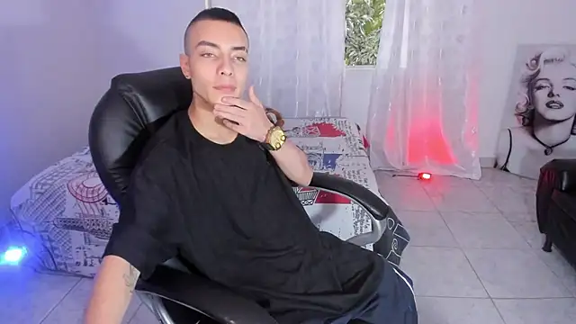 Snapshot of Dereck_Boy8 chatting on October 14, 9:22 pm Dereck Boy8 online show from October 14, 9:22 pm