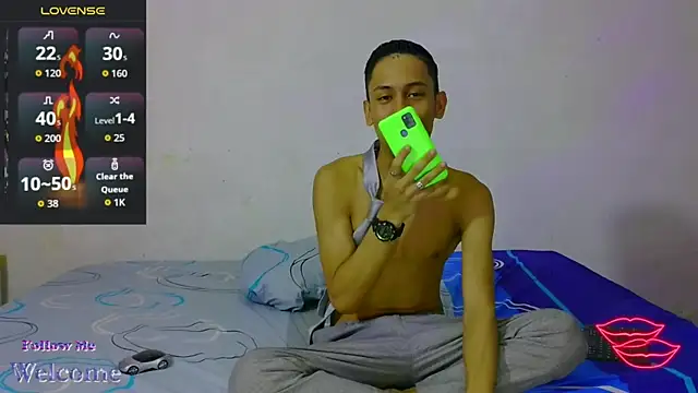 dylan apol0 online show from April 21, 2:15 am