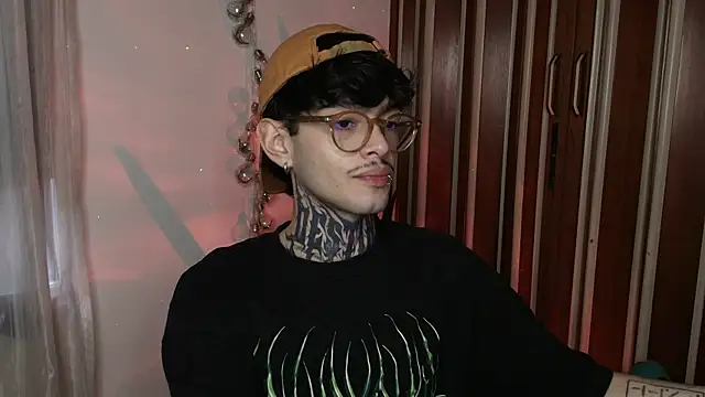 Mihail leroy online show from December 21, 9:45 pm