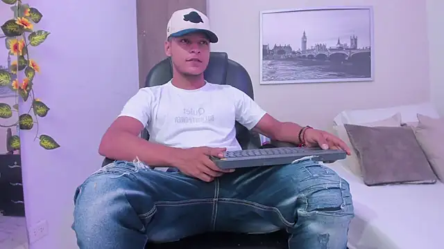 Ricky Owens1 online show from November 4, 9:05 pm