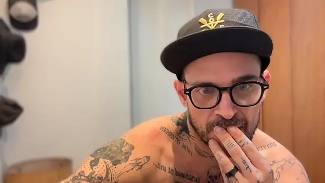 brrasssssillll online show from June 16, 7:38 pm