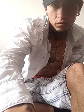 Snapshot of Tattoboy19cm chatting on October 4, 4:12 pm Tattoboy19cm online show from October 4, 4:12 pm