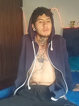Snapshot of Tattoboy19cm chatting on October 12, 9:20 pm Tattoboy19cm online show from October 12, 9:20 pm