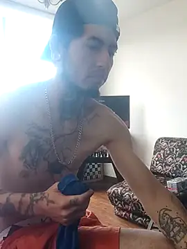 Snapshot of Tattoboy19cm chatting on September 24, 2:15 pm Tattoboy19cm online show from September 24, 2:15 pm
