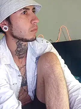 Snapshot of Tattoboy19cm chatting on October 5, 7:40 pm Tattoboy19cm online show from October 5, 7:40 pm