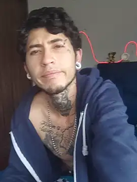 Snapshot of Tattoboy19cm chatting on October 11, 6:12 pm Tattoboy19cm online show from October 11, 6:12 pm
