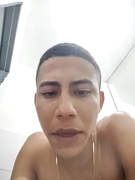 Snapshot of Davig4 chatting on October 17, 11:09 pm Davig4 online show from October 17, 11:09 pm