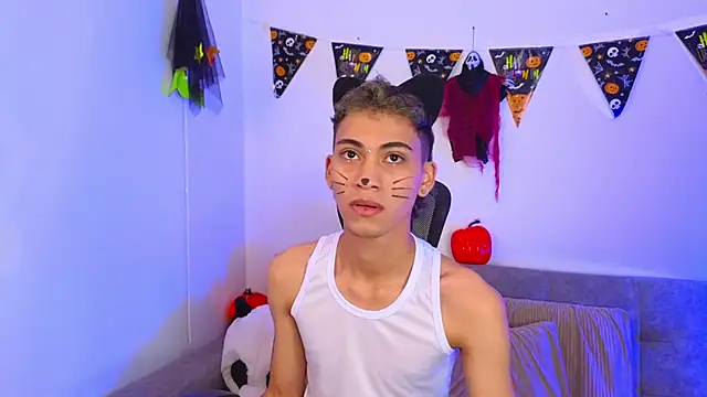 yulian vasquez online show from October 31, 12:52 pm