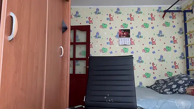 chiraq1945 online show from February 12, 7:14 am